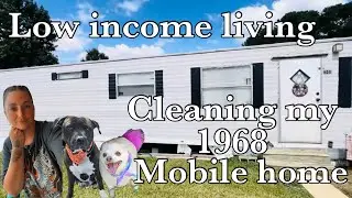 Low income living | cleaning my old 1968 mobile home | cleaning motivation 