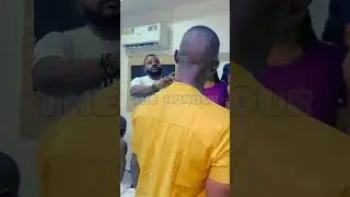 Брат застукал своего младшего брата с женой в отеле.
