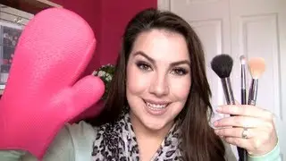 Deep Cleaning Makeup Brushes with Sigma Glove