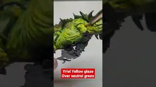Glazing a Seraphon Stegadon to make the green pop