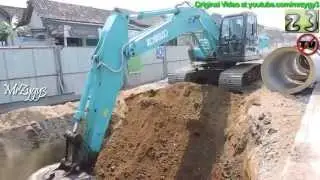 Excavator Kobelco SK200 Digging Loading Pushing Dump Truck