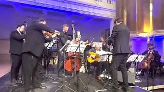 Ensemble Orchestral Européen feat Florin Niculescu - Nuages
