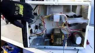 REPARACION DE UN MICROHONDAS SHARP CARRUSEL  MODELO  R-H 81 VIDEO#1 DE 4
