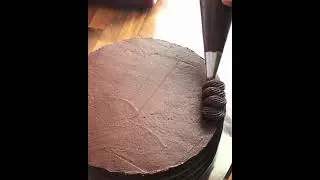 In Real Time Chocolate Buttercream Piping