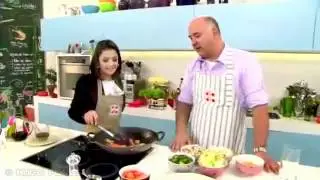 Receita: Yakisoba • Com: Lissah Martins (Dia Dia - Band)