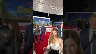 Kathryn Hahn loves your phone case at the Glass Onion World Premiere #knivesout2 #shorts