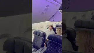 Место эконом-класса United Airlines против места первого класса United Airlines