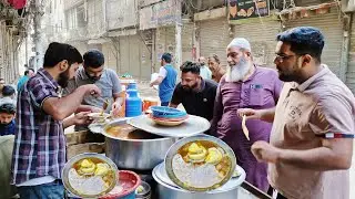REAL CHEAP STREET FOOD BREAKFAST IN THE ROAD SIDE | HABIB ANDA CHANY PAKISTANI CHEAPEST FOOD STREET