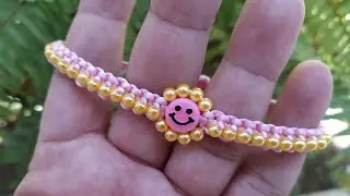 Pulseira macramê com pérolas e Emogi Carinha Feliz você vai amar esse modelinho #diy #pulseiras