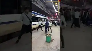 Delhi :With Belts, Dustbins, WWE-Style Royal Rumble At Delhi Train Station