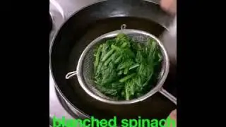 Spinach pesto pizza & red sauce pizza