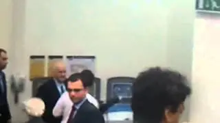 Εξευτελισμος Παπανδρέου σε ομιλία στο Μάντσεστερ ''καραγκίοζη''