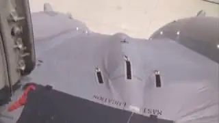 B777 slide/raft disconnection