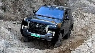 BYD Yangwang U8 showcases its hill-climbing off-road performance in violent mode