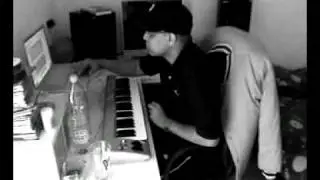 Pragz: French producer making a beat.
