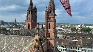 MK 140 plus Einsatz am Münsterplatz Basel, Liebherr crane 🏗 Basel Pfalz