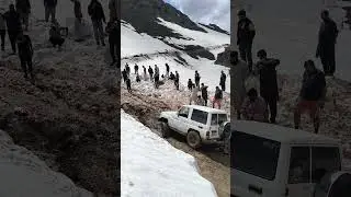 70 series getting winched from BJ40, snow mud glacier #badgoipass #landcruiser70
