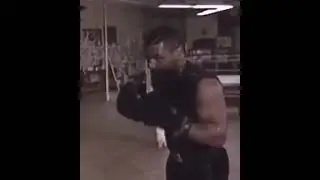 Young Mike Tyson destroys heavy bag😤 #miketyson #boxing