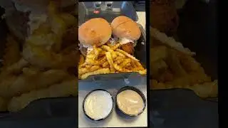 Al&rsquo;s hot chicken #nashvillehotchicken #hotchicken #spicychicken #macncheese #hotsauce #whitesauce