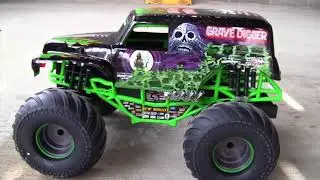 NEW BRIGHT RC Monster Jam GRAVE DIGGER Backflip Stadium Experience - Part 2