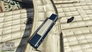 INSANE GTA 5 GLITCH – NPCS DRIVE OFF OVERPASS & EXPLODE! 🤯CAR GO BOOM CRASH TEST CAR GUN MODE