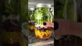 My Best 8 Mason Jars Salad Recipes!