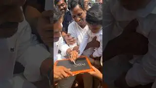 YS Jagan Anna doing Akshara Abhyasam ✍️ with a kid 💙📚 | Mastaaru Mastaaru vibes 🔥 | #trending #viral