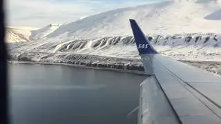 Посадка в аэропорту Лонгйира (Свальбард) / Landing at the airport in Longyearbyen (Svalbard)
