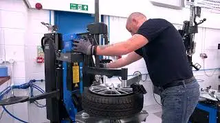 megamount 713 XL   A Tyre Changer designed to handle the toughest low profile alloy rim combinations