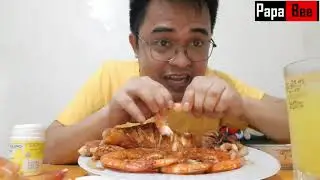 Eating Spicy Bo&igrave;led Squid & Shrimp I (Ang laki ng Squid)