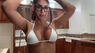 EmjayPlays alls i do is paint hot moment