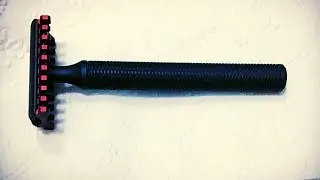 The Aluminum Karve Christopher Bradley Razor