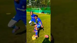 Become a master at escaping pressure🤩😍#realmadridshorts #academy #soccerskills #footballskills#short