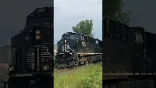 The Illinois Central Heritage Unit Leading On CN Q102 #railway #railfan #cntrain #heritageunit