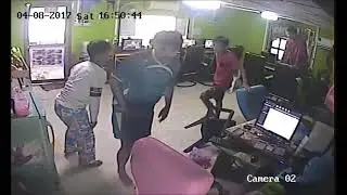 snake attacked kids in cyber cafe Asia