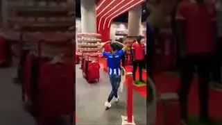 Tirando sarro na loja do #benfica 🤣🤣🤣#porto #champions #ligaportugalbwin