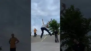 BS 180 Heelflip.