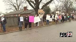 Video: Protestors appear outside south Tulsa elementary school