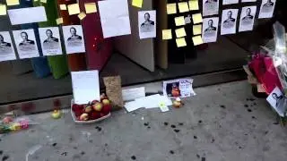 RIP Steve Jobs - Sainte Catherine Apple Store, Montreal, Ca