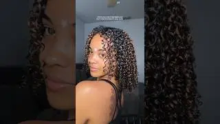 Non bleached highlights hack 🤭🤎 #hairstyle #curlyhair #highlights #hair #inspiration #naturalhair