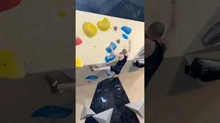 Slowly losing my mind #boulderinglife #bouldering #indoorclimbing #climbinglovers #climbing #climb