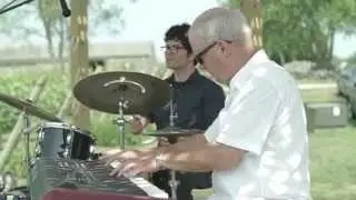 The Paul DelNero Trio at Carolyn's Sakonnet Vineyard | ALEX AND ANI