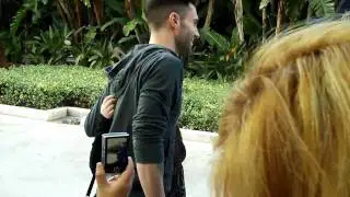 Adam Levine signs autographs for Maroon 5 fans!