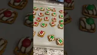 Let's make some easy holiday treats 🎄🎄#minivlog #sahm #momlife #christmas