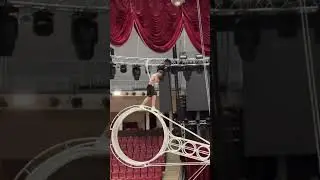 Гуляю по колесу прыгаю на скакалке #wheelofdeath #circus #колесосмерти #колесосмелости #колесожизни