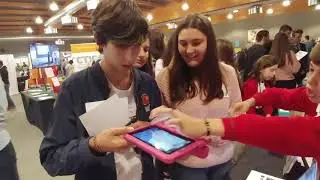 I Feria Innovaci&oacute;n explicando Realidad Aumentada