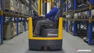 Schubmaststapler. Option: 180&deg;-/360&deg;-Lenkung (DE)