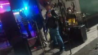 Saludos metal troker s  chido bar para una caguamita y un billarsito con buen rock . Saludos dr boss