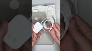 Unboxing the porcelain version of the Google Pixel Tablet