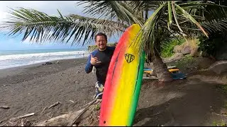 Premi&egrave;res vagues en surf &agrave; la page d'Ahonu - Tahiti